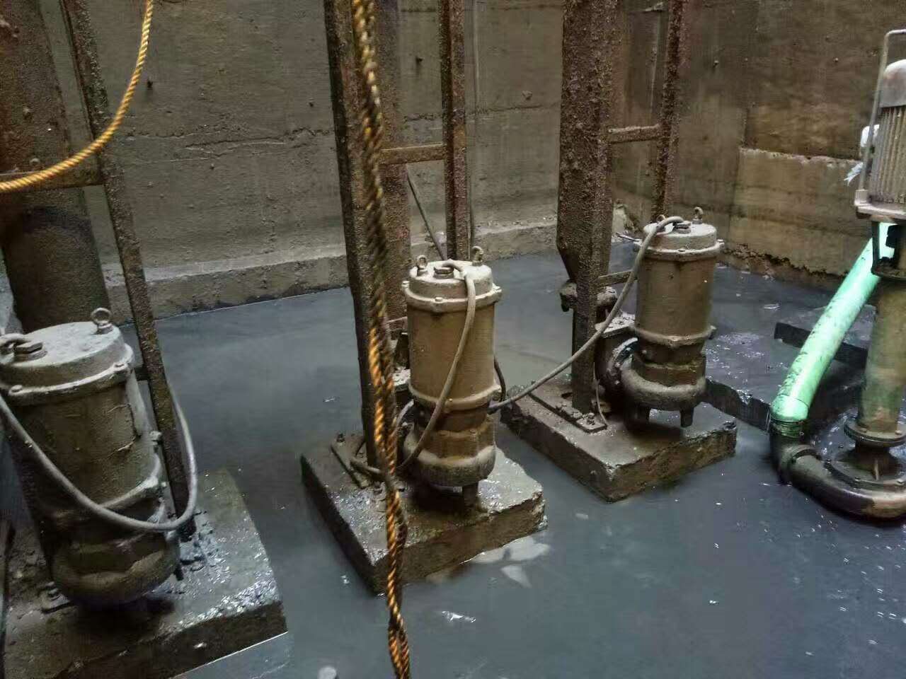 乌坡镇污水池清理